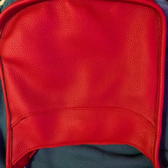 NWT RED VEGAN LEATHER BAG WITH CAMO STRAP - Picture 6 of 7